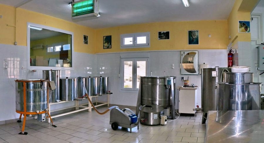 equipment honey at Melostagma plant inside